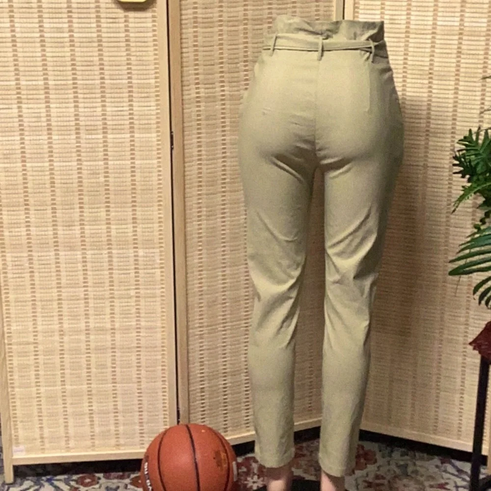 HERA COLLECTION STRETCHY PANTS. NWT - Picture 2 of 11